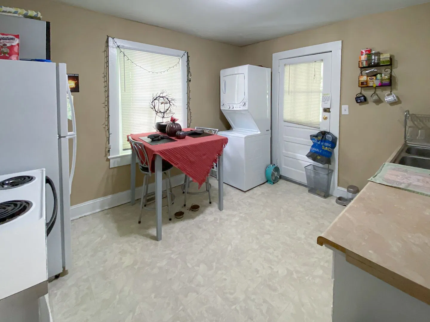 Adorable two-bedroom house on Stinson. Walk to downtown! — Photo 4