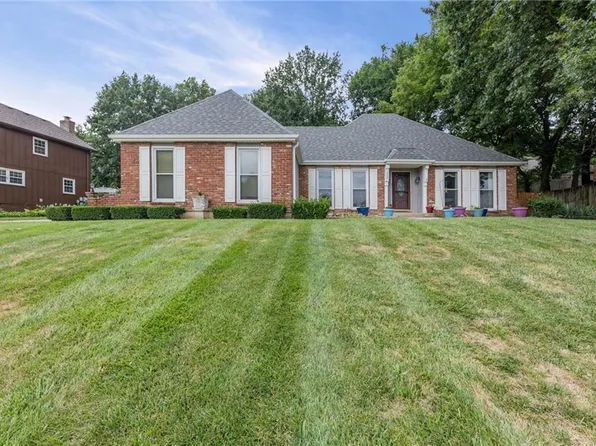 5204 Stearns St, Shawnee, KS 66203