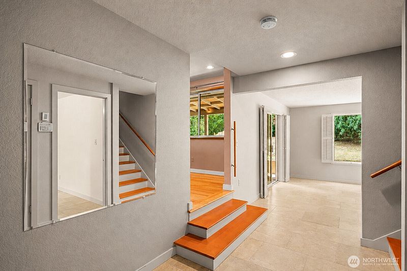 4th image of 35623 9th Avenue SW