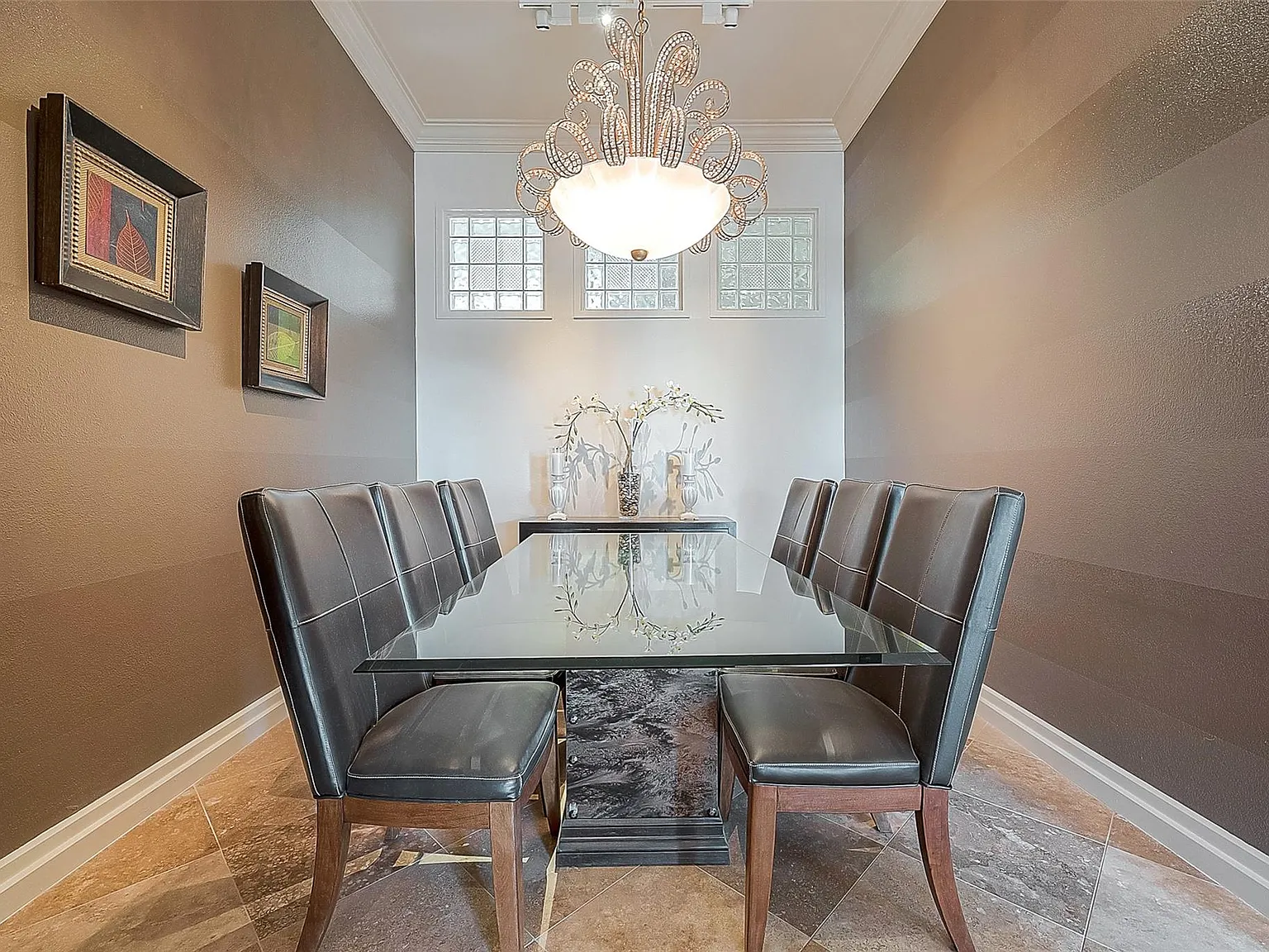 3 bed, 3.0 bath, 2155 sqft, $5,250 — Photo 2