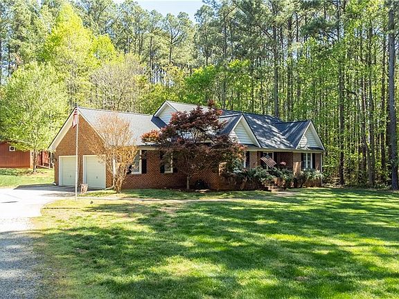 2nd image of 1631 Berry Ln