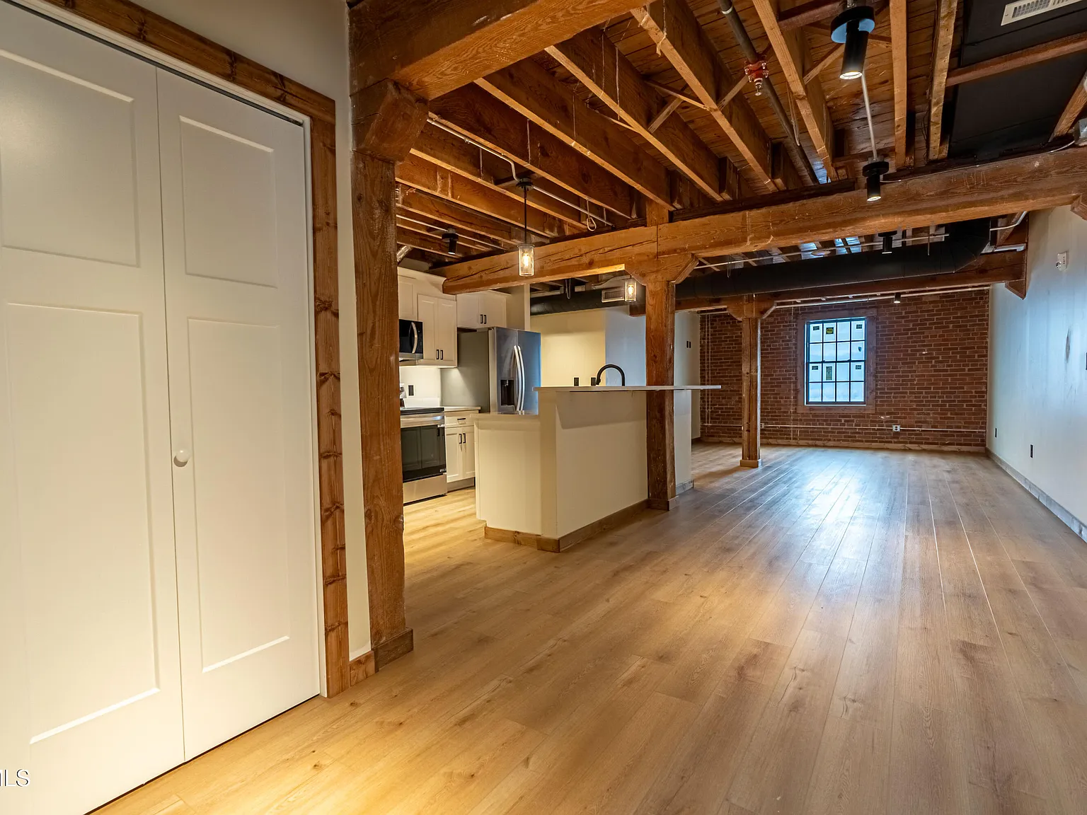 2 bed, 1350 sqft, $2,240 — Photo 2