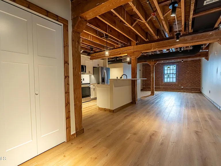 453 E Main St #200 — Photo 2