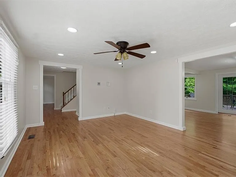 9470 Hillside Dr — Photo 6