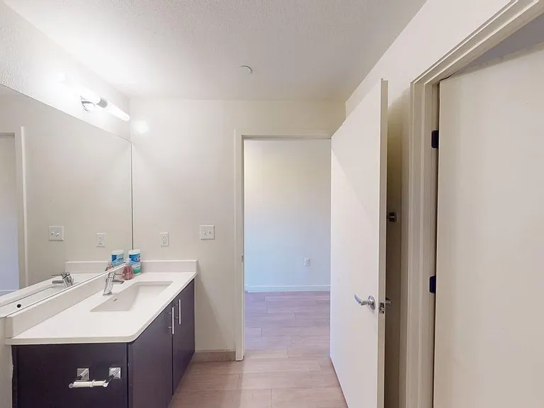 Platinum Apartments — Photo 12