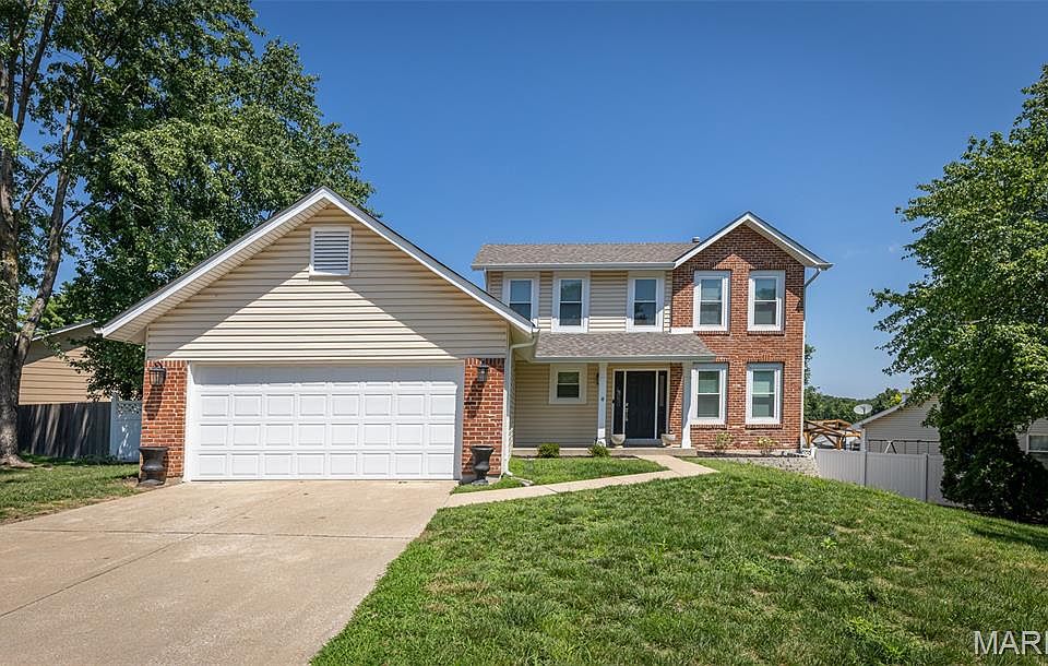 1st image of 15 Barrington Dr