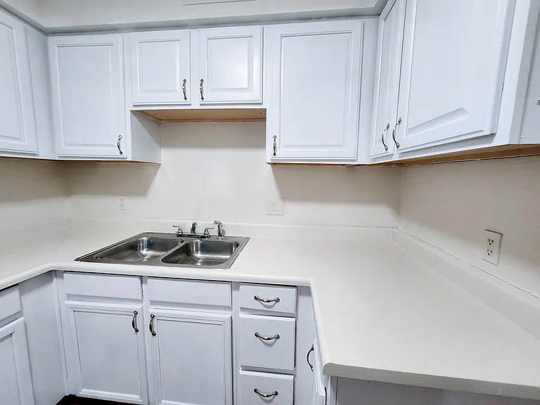 827 E Hazel Dr — Photo 7