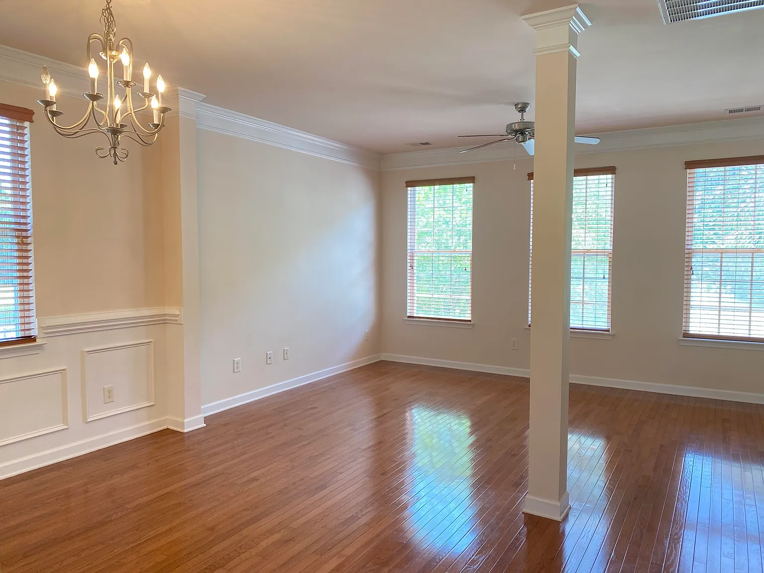 3 bed, 2.5 bath, 2346 sqft, $3,000 — Photo 2
