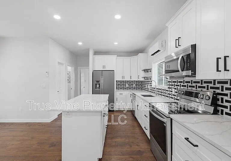 216 E Fest St — Photo 5