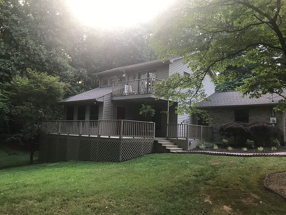 1st image of 903 Crickett Dr