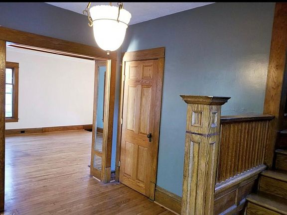 3rd image of 307 Fuller Ave SE