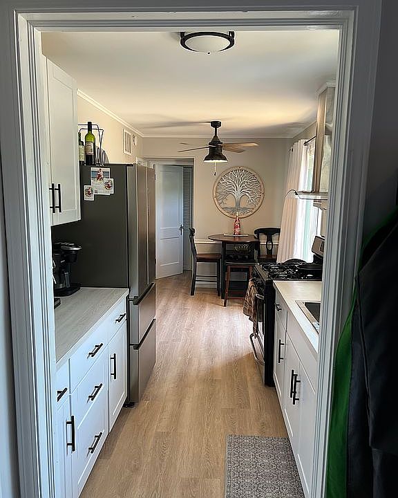 2nd image of 18651 Lexington Ave