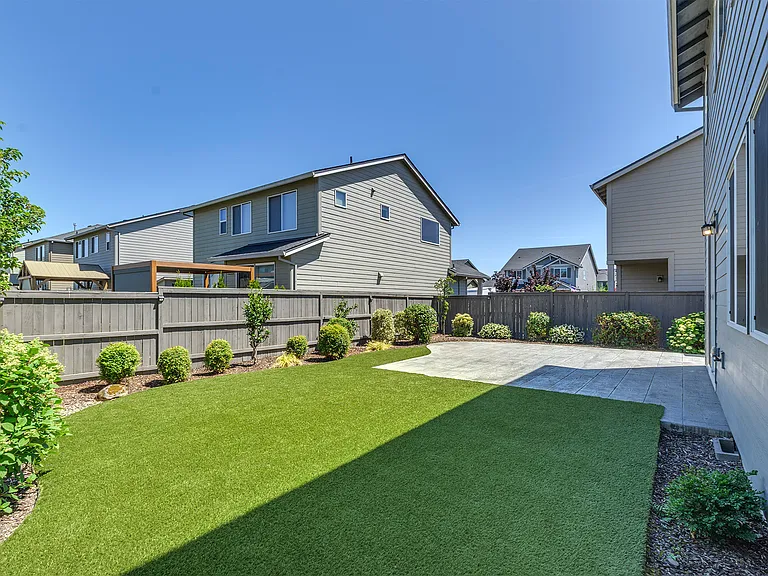 2073 Silverstone Dr — Photo 22