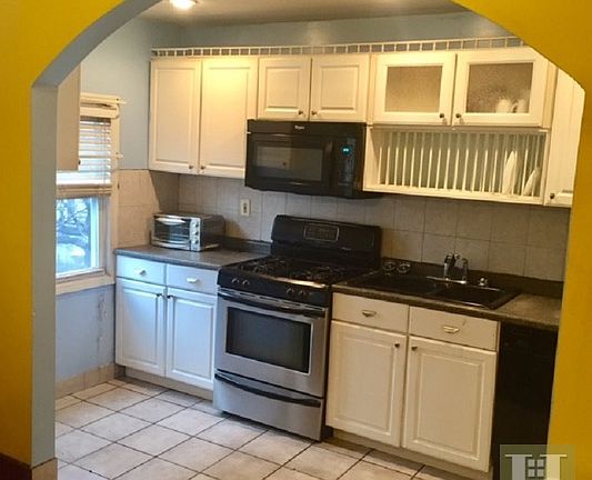 3rd image of 257 Halsey St
