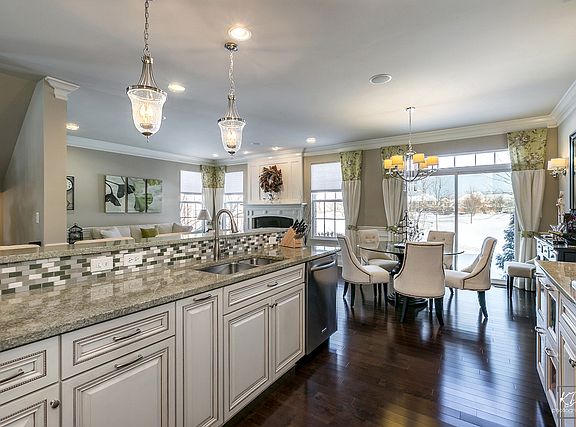 4th image of 2663 Dunraven Ave