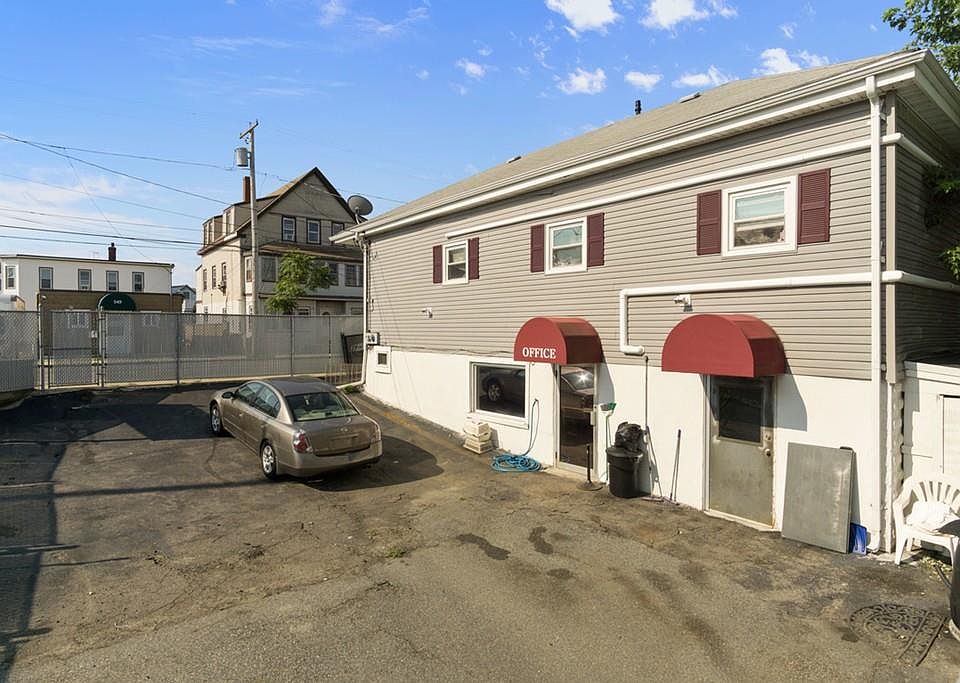 1st image of 550 Revere St