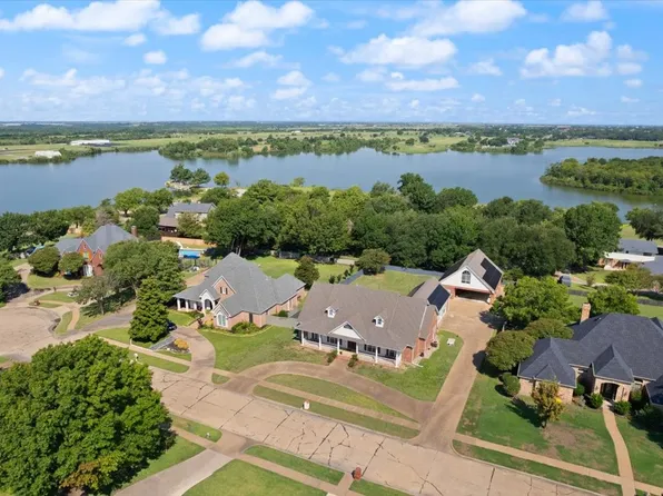 2100 Lakeridge Cir, Ennis, TX 75119