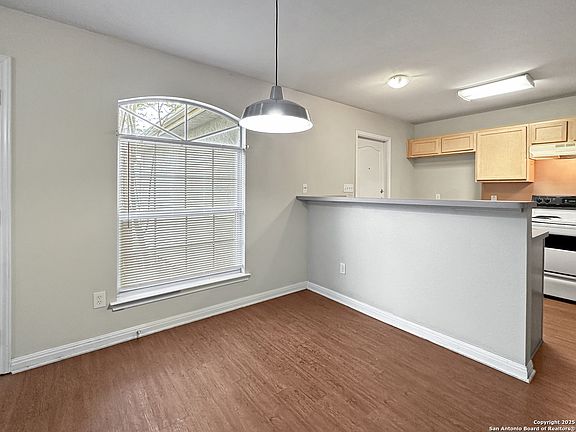 5th image of 3013 & 3015 Pine Valley