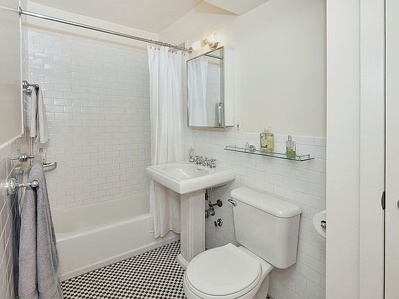 5th image of 515 E 85th St APT 3D