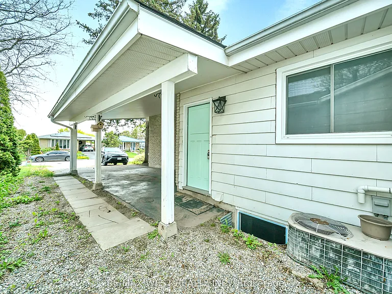 62 Greendale Cres #LOWER — Photo 2