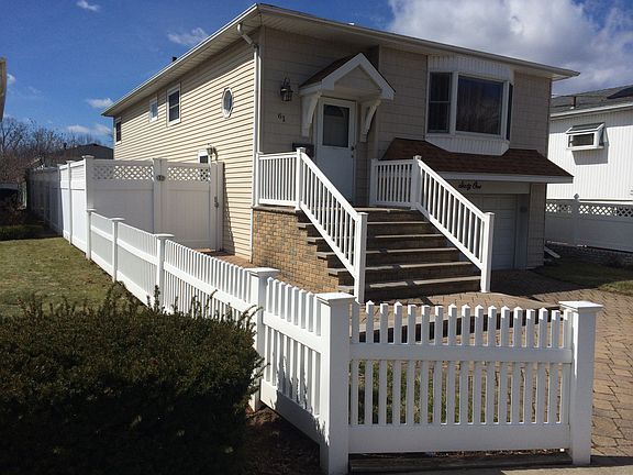 2nd image of 61 Bamberger Ln