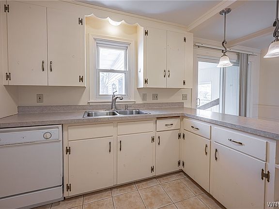 5th image of 622 Kings Hwy N