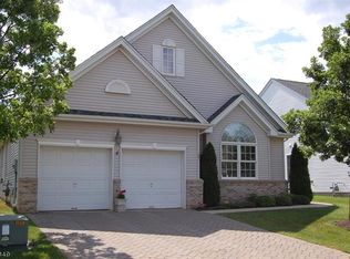 27 Hancock Pl, Somerset, NJ 08873