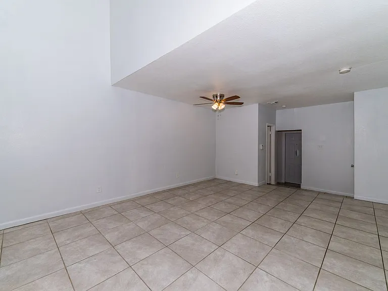 8110 Scottshill — Photo 5