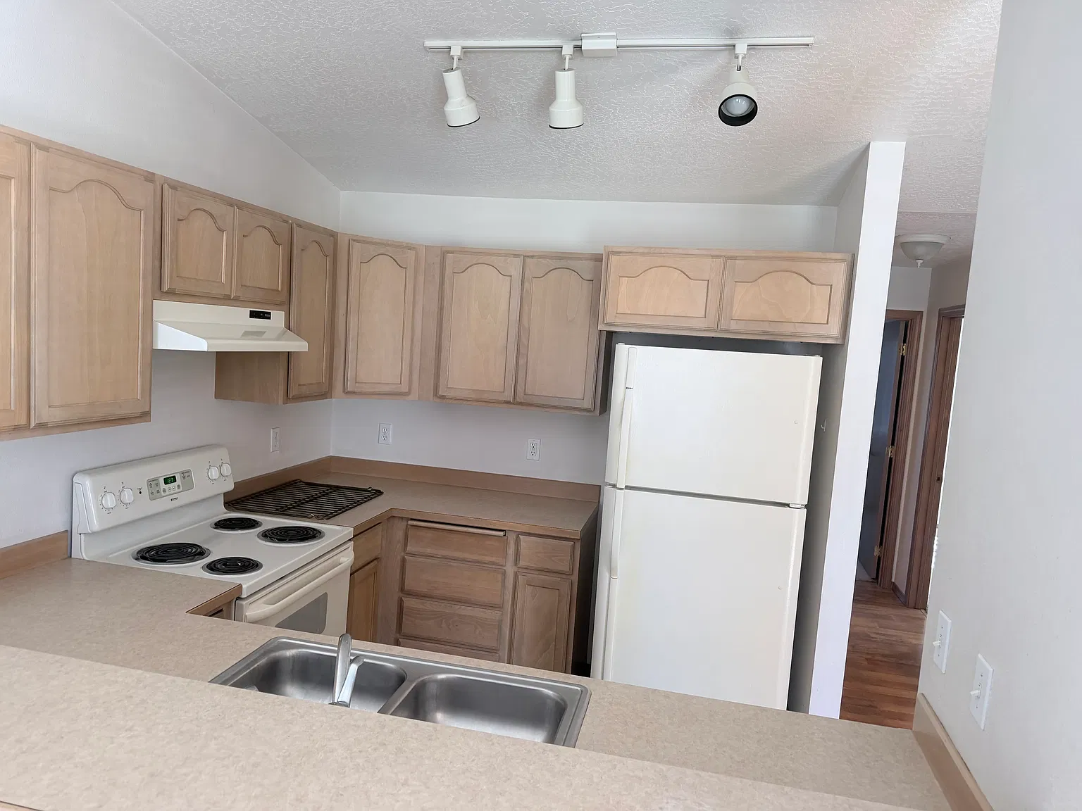 2 bed, 1.5 bath, $1,495 — Photo 3