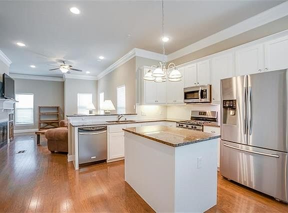 3rd image of 1601 Carpenter Dr