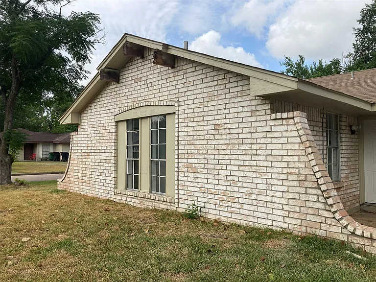 5503 Dayport St — Photo 2