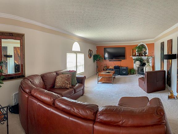 5th image of 834 Avalon Dr