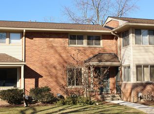 951 N Adams Rd, Birmingham, MI 48009