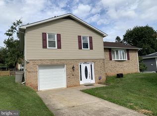 18 Flanders Ridge Ct, Cockeysville, MD 21030