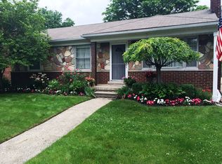 21305 Prestwick Ave, Harper Woods, MI 48225