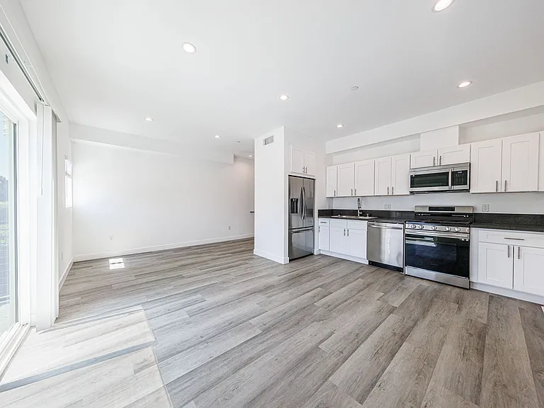 3015 Alsace Ave — Photo 53
