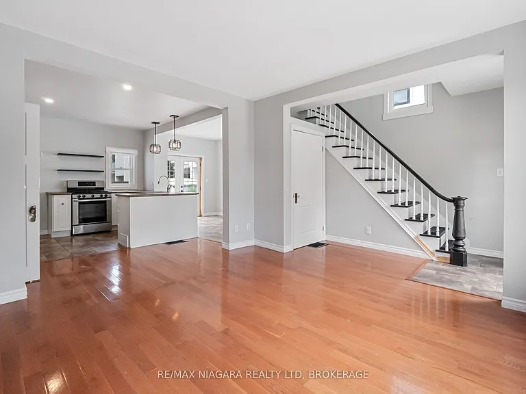 430 Ridge Rd N — Photo 12