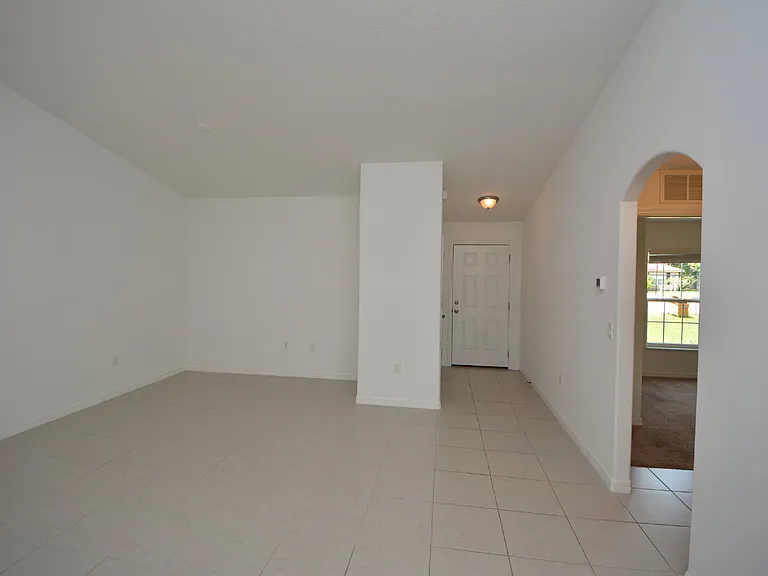 33 Rosecroft Ln #B — Photo 3