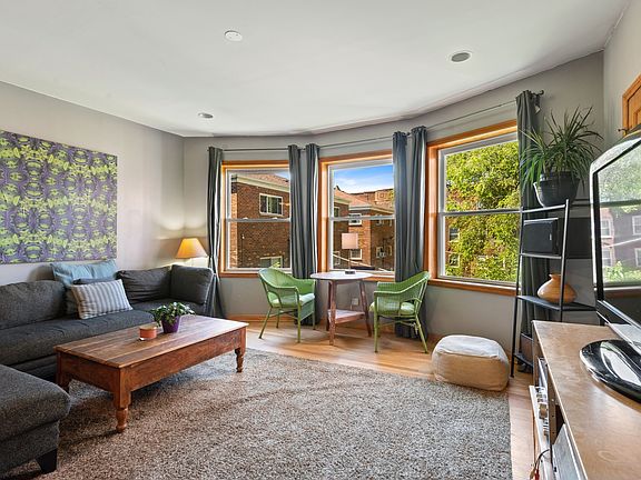 2nd image of 5955 N Winthrop Ave APT 2W