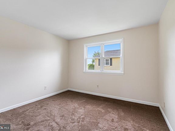 4th image of 221 Washington Pl #221