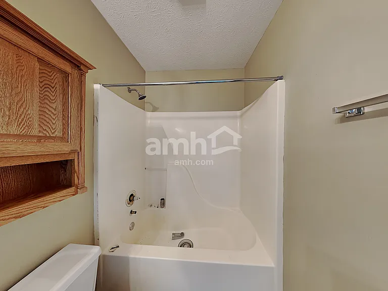 258 Longfellow Ln — Photo 16