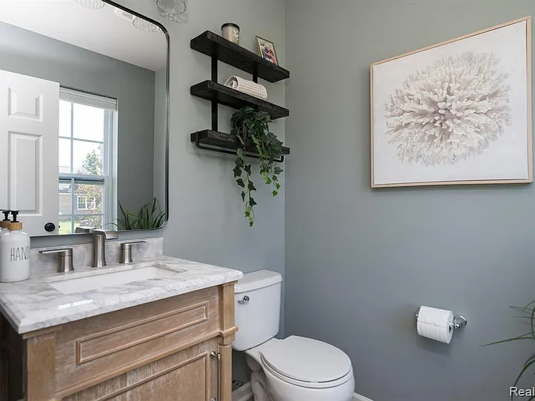425 Knollwood Dr — Photo 5