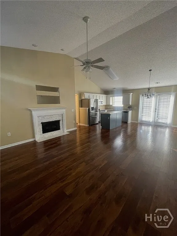 3 bed, 2.0 bath, 1280 sqft, $2,150 — Photo 2