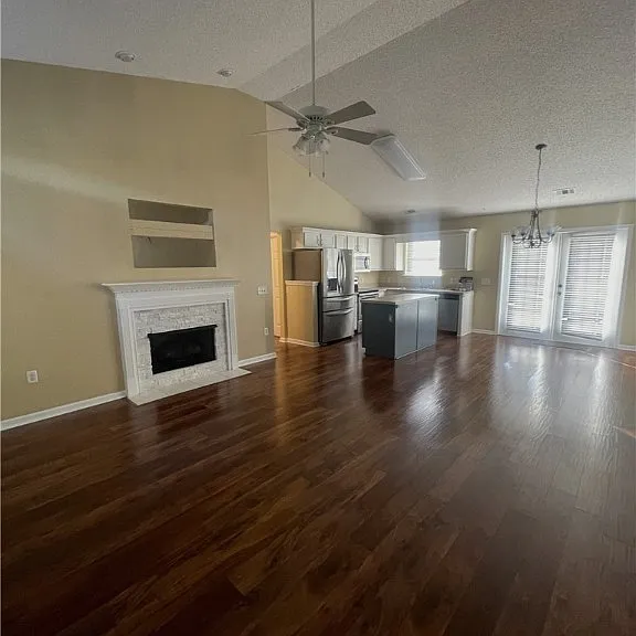 283 Lancaster Way — Photo 2