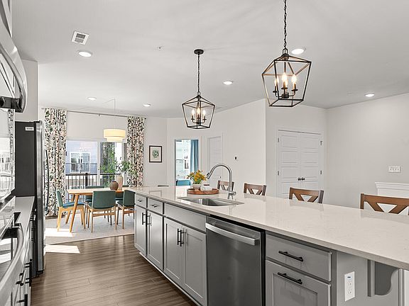 5th image of 10543 Pleasant Branch Dr