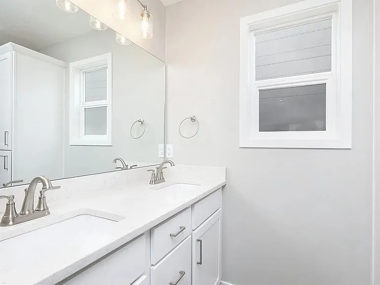 2823 22nd St SW — Photo 3
