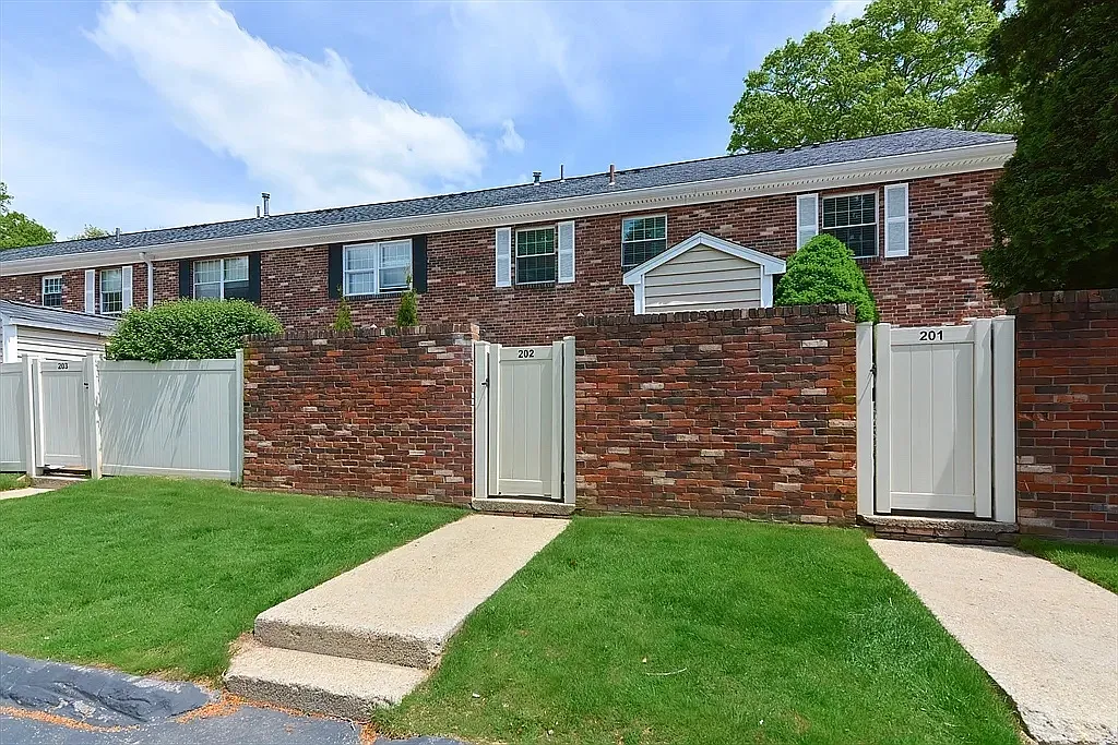3 bed, 2.5 bath, 1232 sqft, $3,650 — Photo 3