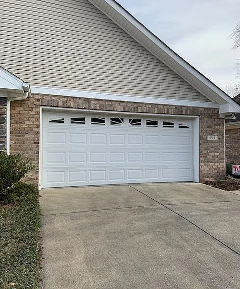 800 S Browns Ln #B3 — Photo 2