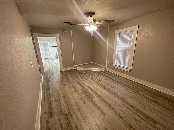 3rd image of 1034 Vincent St