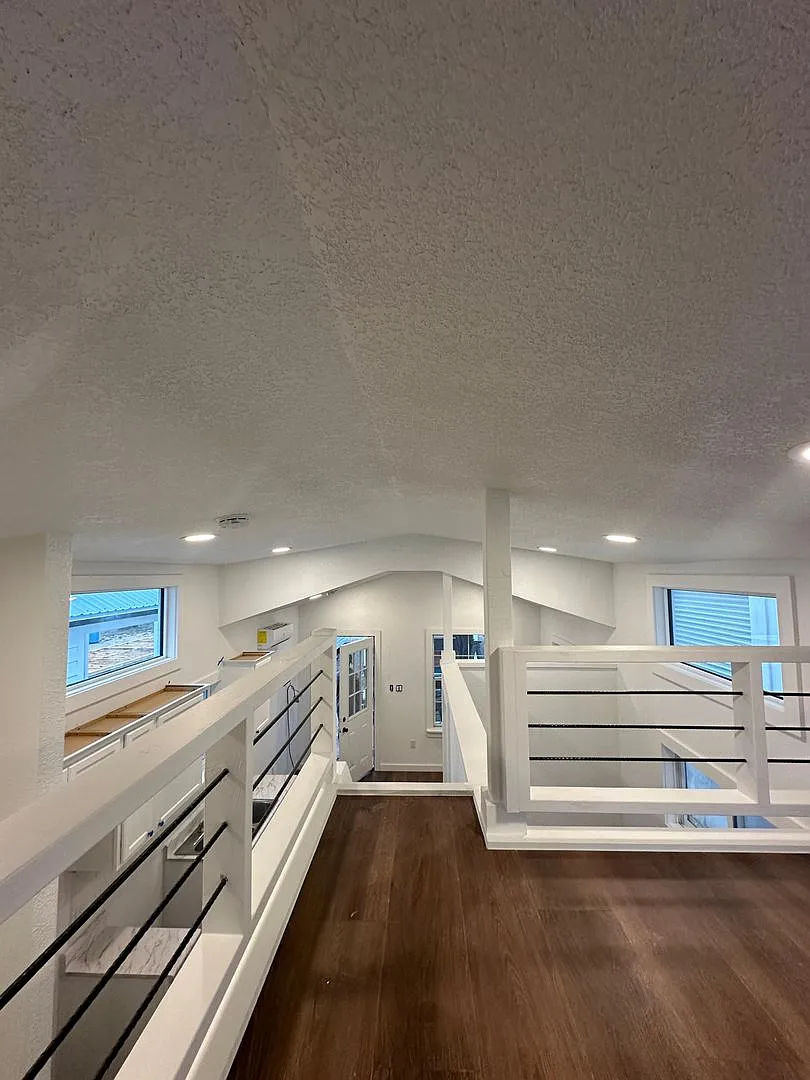 411 Smith — Photo 3